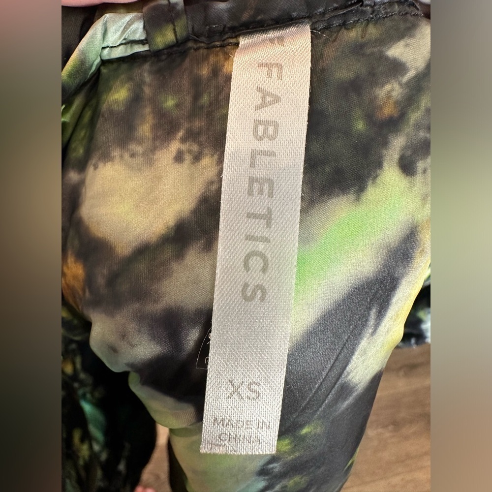 Fabletics Elliot Packable Puff Vest Tie Dye Trip - Picture 9 of 13